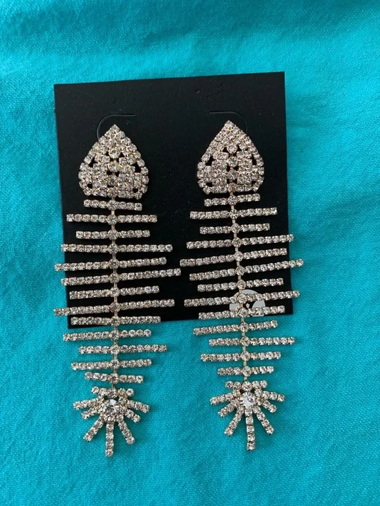 Fish bone style crystal earrings - Picture 1 of 1